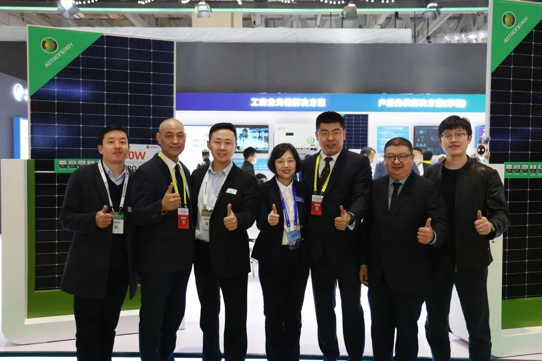 正泰新能亮相济南，荣获“2022年度中国优质工商业/户用组件品牌”